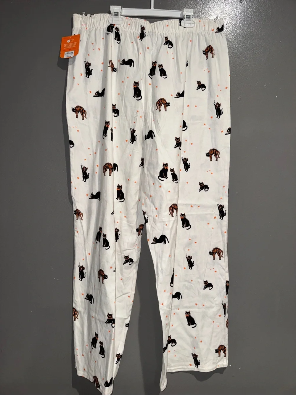 Hyde & EEK! lightweight white